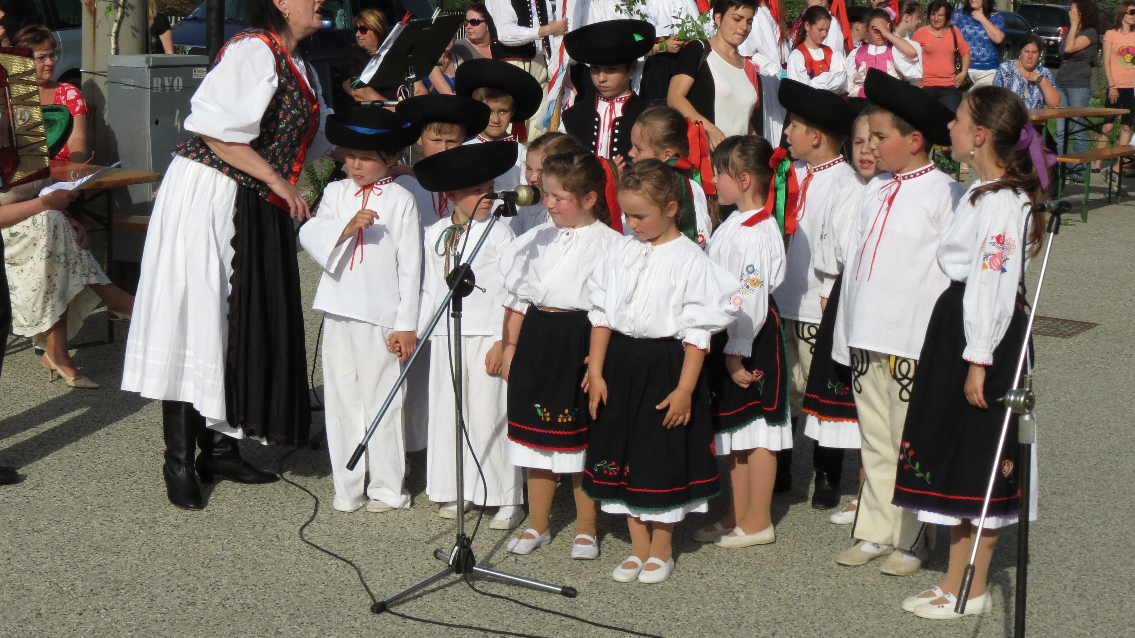 Stavanie májov (086)